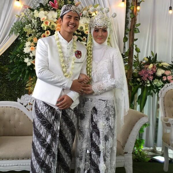 10 Inspirasi Pernikahan Sunda ala Zikri-Henny, Cocok buat Berhijab