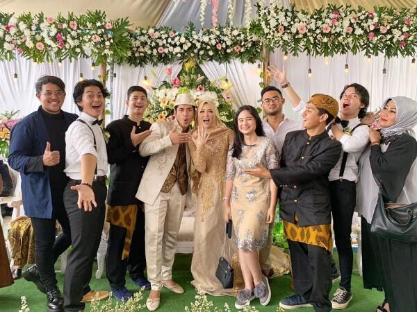 10 Inspirasi Pernikahan Sunda ala Zikri-Henny, Cocok buat Berhijab