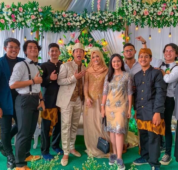 10 Inspirasi Pernikahan Sunda ala Zikri-Henny, Cocok buat Berhijab
