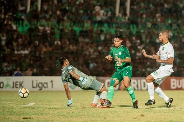 Dilibas PSMS 4-0, Pelatih Persebaya Sebut Timnya Lambat Panas