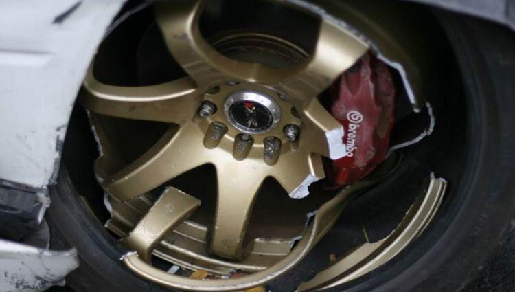 BEBERAPA HAL PENYEBAB PELEK MOBIL RUSAK