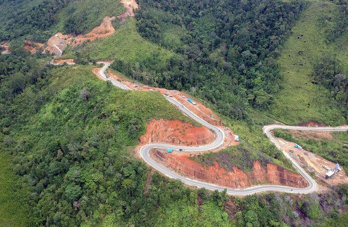 Penembakan massal, proyek jembatan Papua dihentikan sementara
