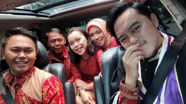 Congratulation! Inilah 7 Potret Kebahagian Danang DA2 Lulus S2
