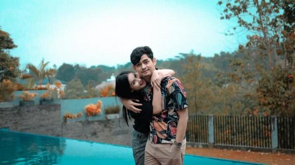 10 Gaya Pacaran Isel Fricella dan Miqdad Addausy yang Hits Abis