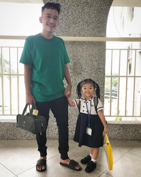 Gemas Banget, 10 Momen Manis Ruben Onsu Antar Thalia Sekolah