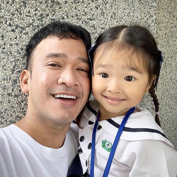 Gemas Banget, 10 Momen Manis Ruben Onsu Antar Thalia Sekolah