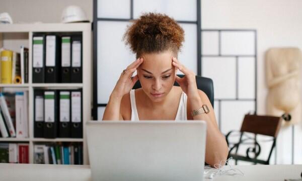 5 Kebiasaan Ini Tanpa Disadari Bisa Bikin Kamu Stuck di Tempat Kerja