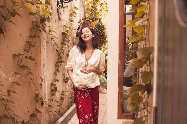 8 Inspirasi OOTD Buat Para Ibu Hamil ala Selebriti Tanah Air, Stylish!