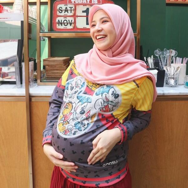 8 Inspirasi OOTD Buat Para Ibu Hamil ala Selebriti Tanah Air, Stylish!