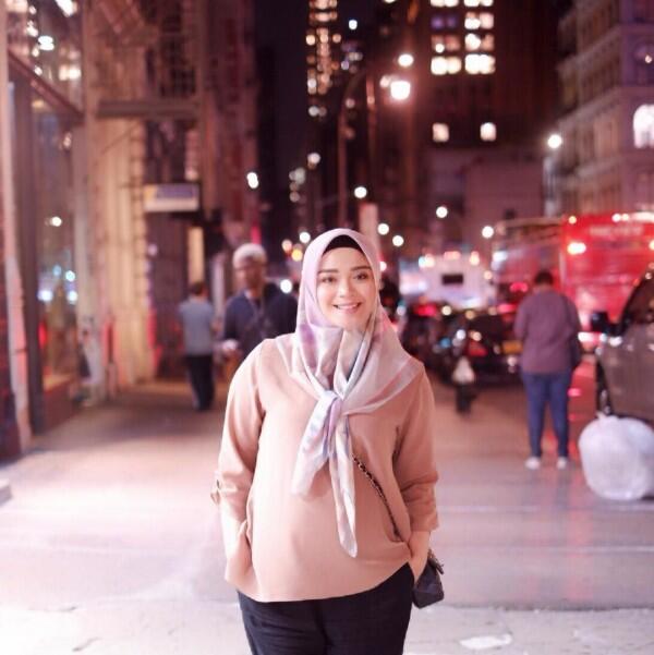 8 Inspirasi OOTD Buat Para Ibu Hamil ala Selebriti Tanah Air, Stylish!