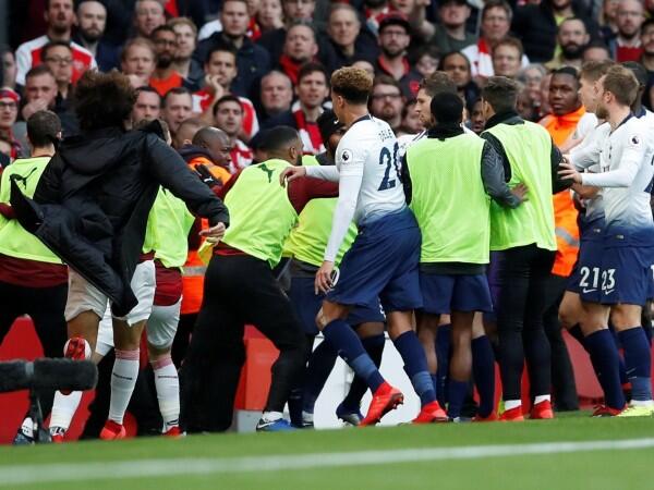 Lempar Kulit Pisang ke Aubameyang, Suporter Tottenham Ditangkap