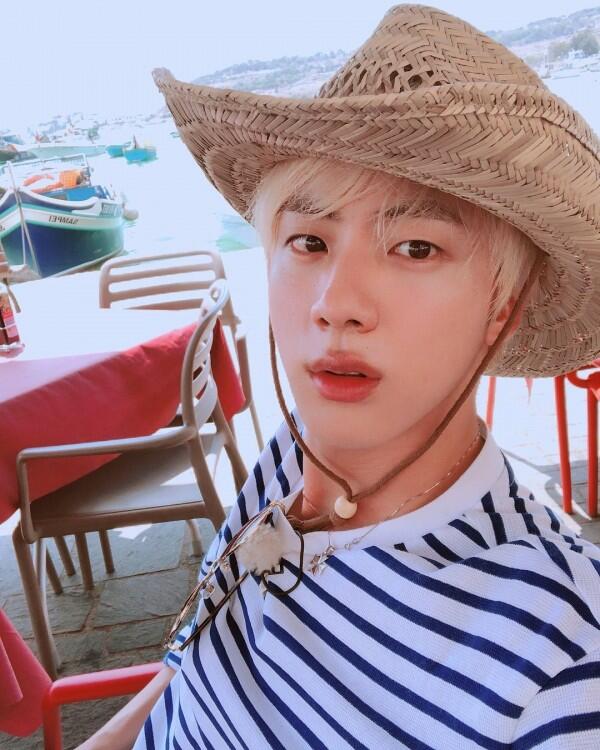 Genap 26 Tahun, 10 Fakta Menarik Jin BTS Ini Bikin Kamu Jatuh Hati