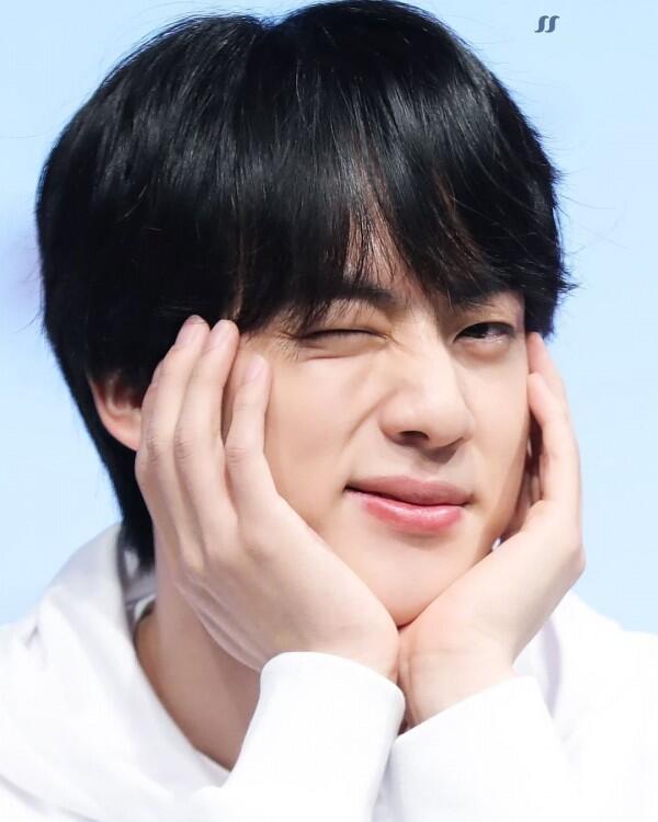 Gak Hanya Modal Tampang, Ini 5 Alasan Kamu Wajib Mengidolakan Jin BTS