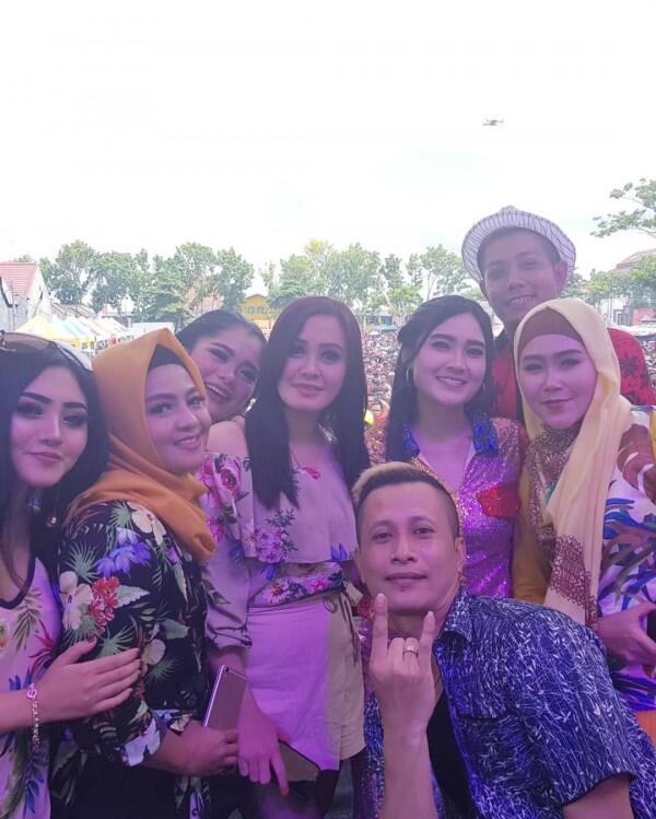 Mewah! 10 Potret Keluarga Bu Dendy Rayakan Ultah Kerajaan Bisnisnya