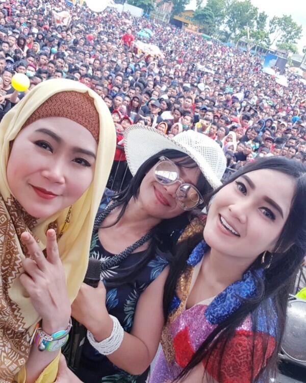 Mewah! 10 Potret Keluarga Bu Dendy Rayakan Ultah Kerajaan Bisnisnya