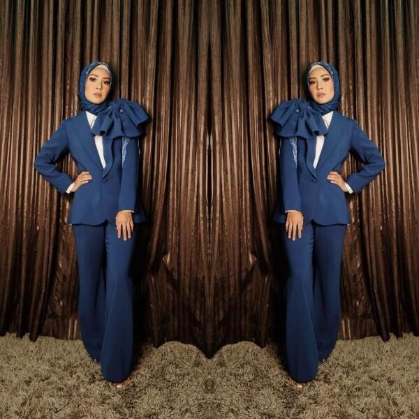 10 Inspirasi Fashion Hijab Elegan ala Ratna Galih, Gampang Disontek!