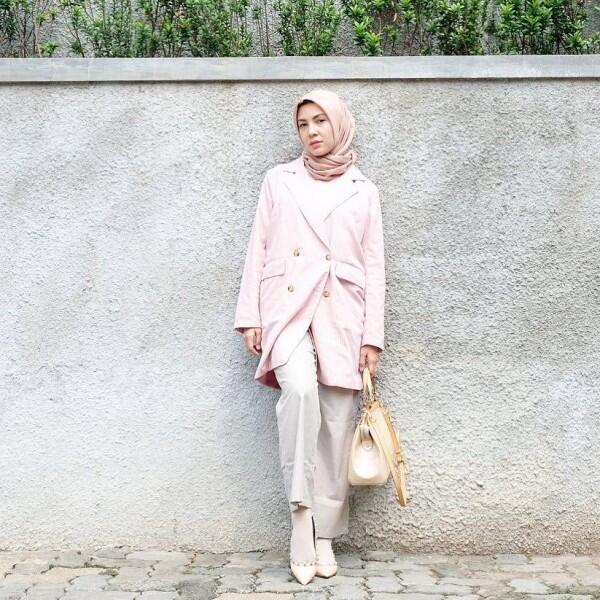 10 Inspirasi Fashion Hijab Elegan ala Ratna Galih, Gampang Disontek!