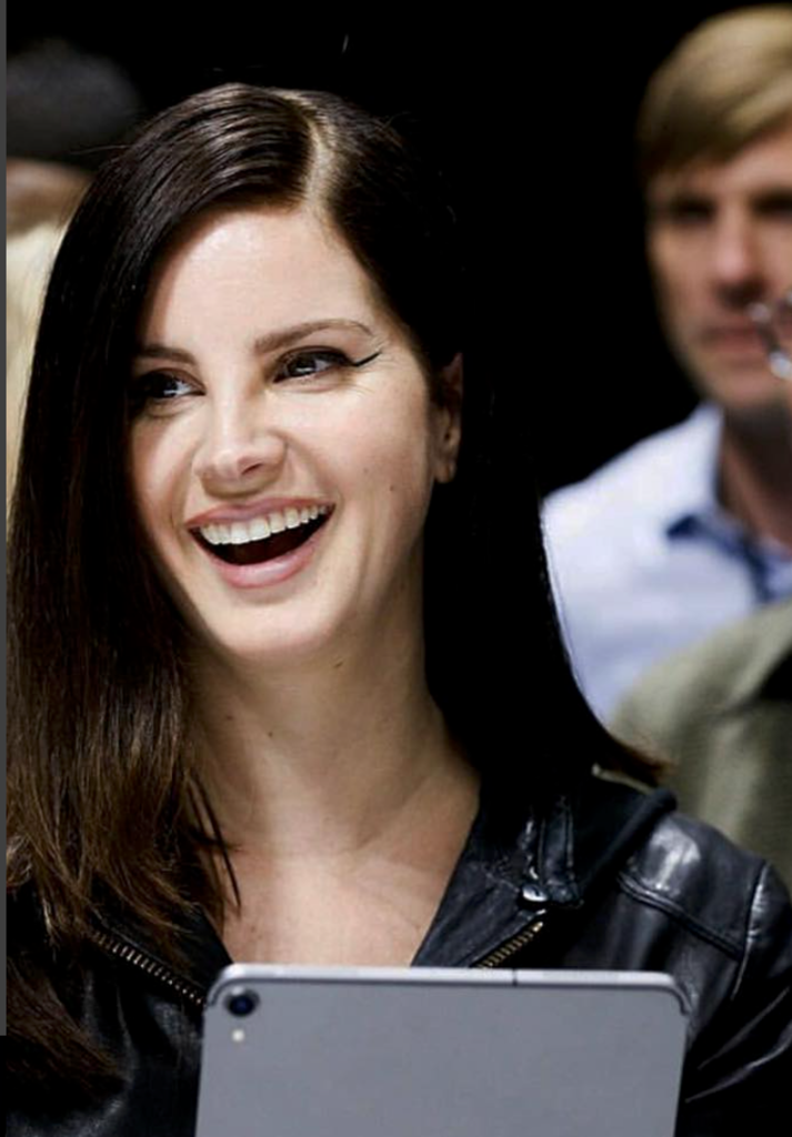 Curhat Lana Del Rey yang Pernah Jadi Babysitter Loh Gan