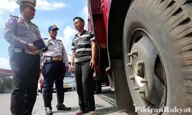 Ternyata Bus Juga Punya Beragam Jenis Ban Loh... 