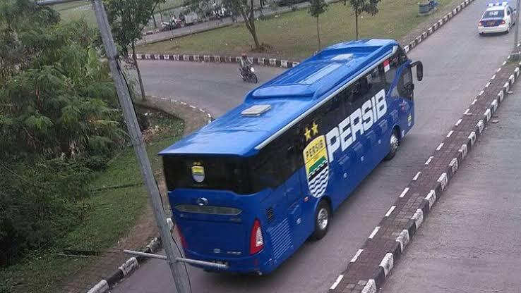 Bus Mewah Milik (Beberapa) Club Besar Sepak Bola Indonesia