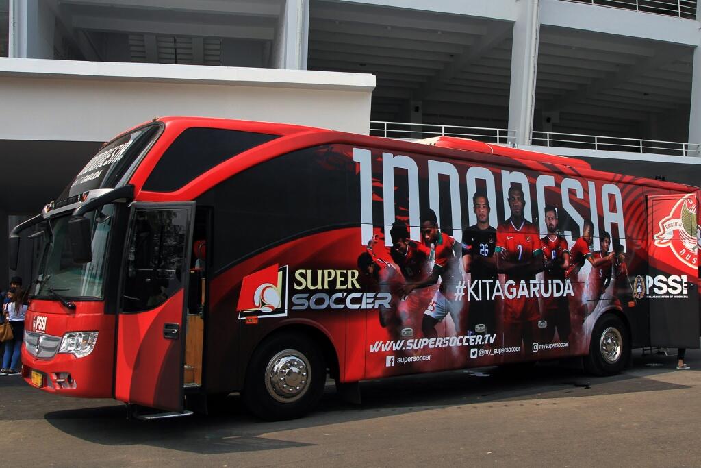 Bus Mewah Milik (Beberapa) Club Besar Sepak Bola Indonesia