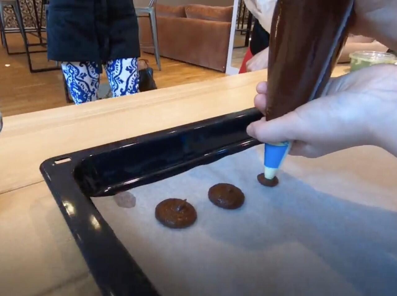 Ikut Kelas Membuat Macaron di Paris