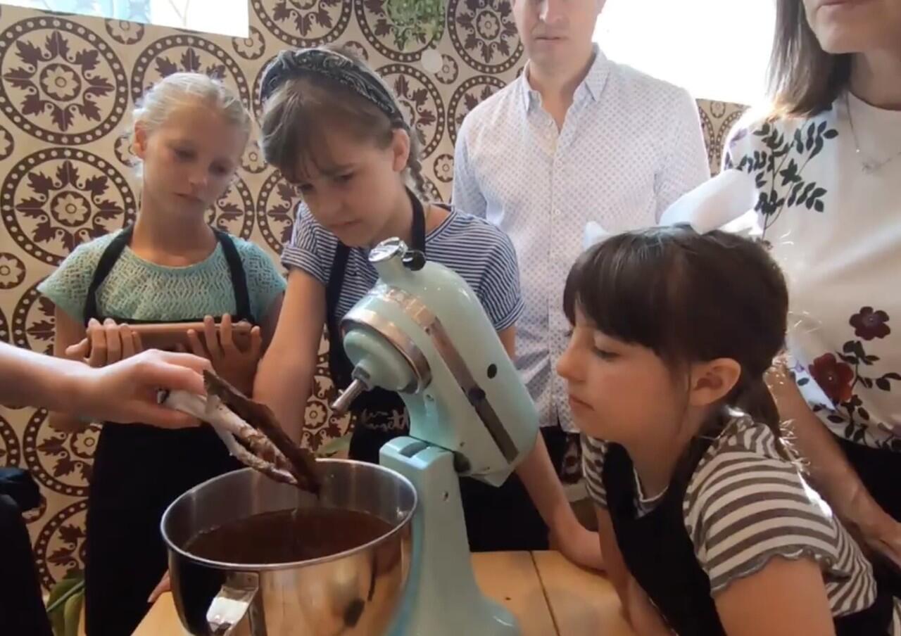 Ikut Kelas Membuat Macaron di Paris