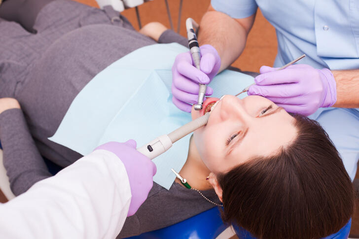 10 Anjuran Dokter Gigi yang Nggak Boleh Diabaikan, Nomer 5 Paling Sering Dilakukan