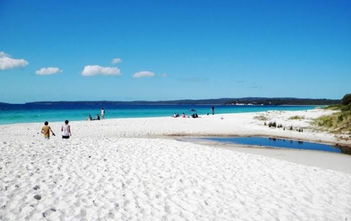Pantai-pantai Paling Eksotik Sebagai Jawa timur