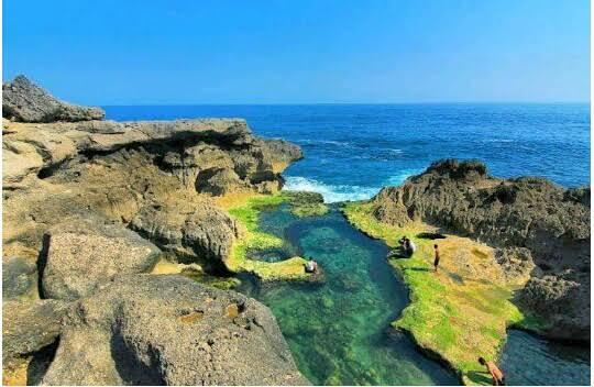 Pantai-pantai Paling Eksotik Sebagai Jawa timur