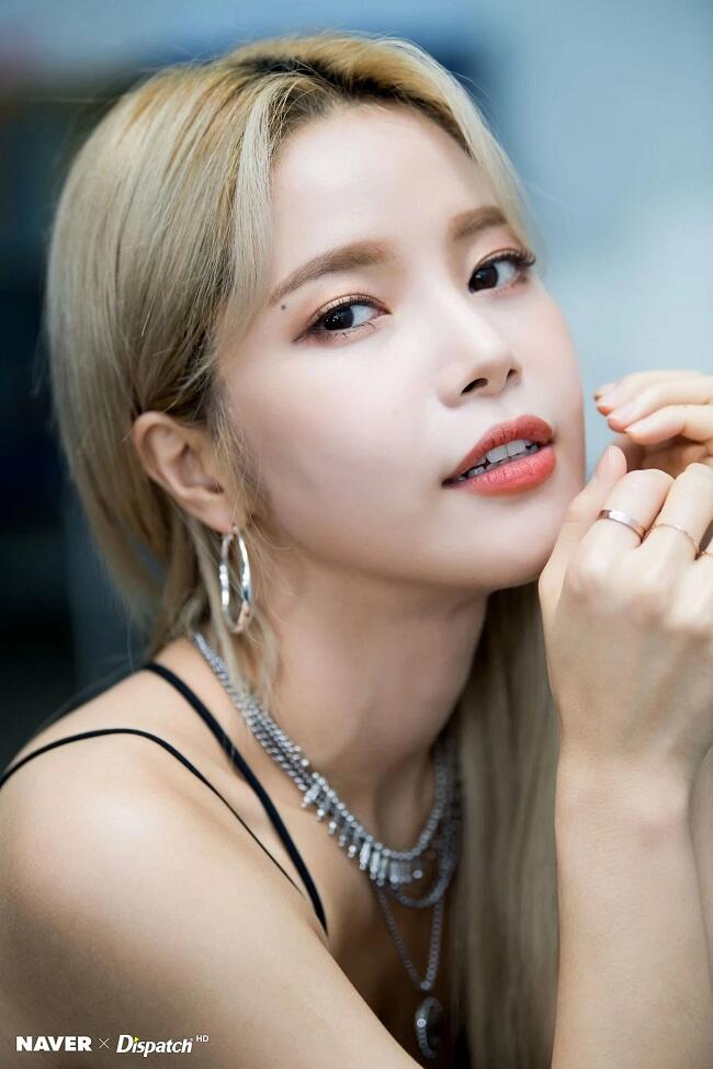 TOP 7 Idol K-Pop Cantik dengan Rambut Blonde di Tahun 2018