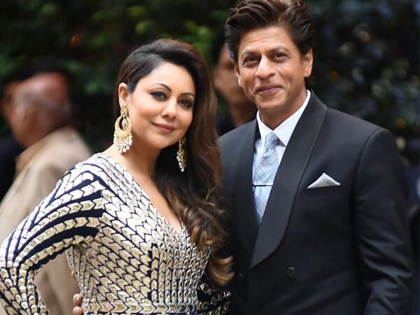 27 Tahun Bersama, 10 Potret Romantisme Shah Rukh Khan & Istri