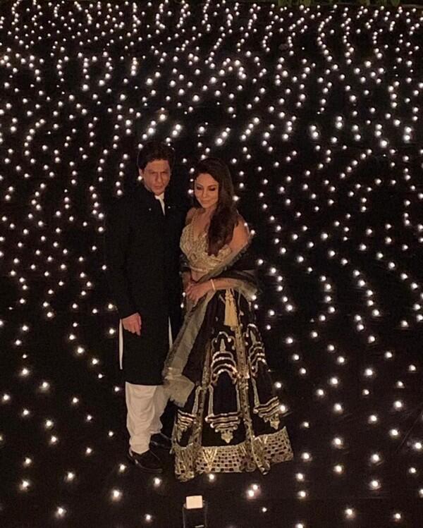 27 Tahun Bersama, 10 Potret Romantisme Shah Rukh Khan & Istri
