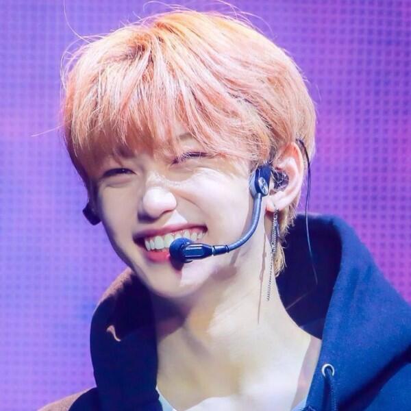 13 Potret Felix, Member Stray Kids yang Masuk Nominasi Pria Tertampan