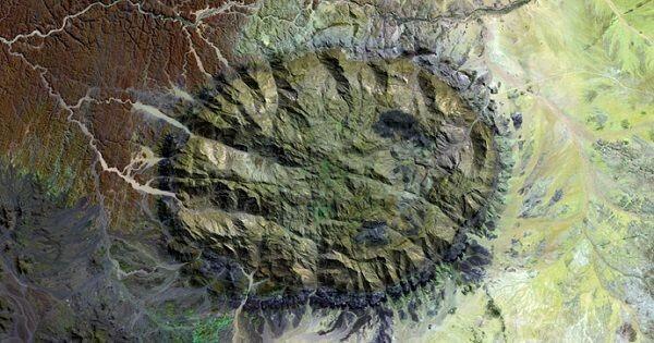 10 Foto Gunung Terkenal di Dunia Saat Dipotret dari Luar Angkasa