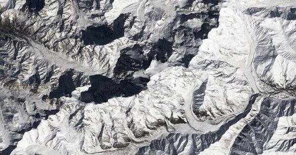 10 Foto Gunung Terkenal di Dunia Saat Dipotret dari Luar Angkasa