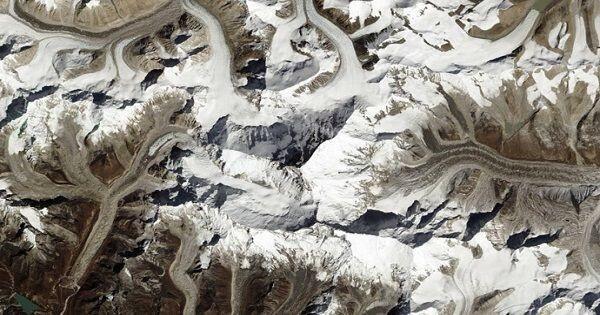 10 Foto Gunung Terkenal di Dunia Saat Dipotret dari Luar Angkasa