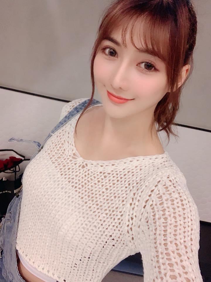 Tukang Penjual Ikan Cantik Ini Buat Pasar Jadi Heboh Lho!