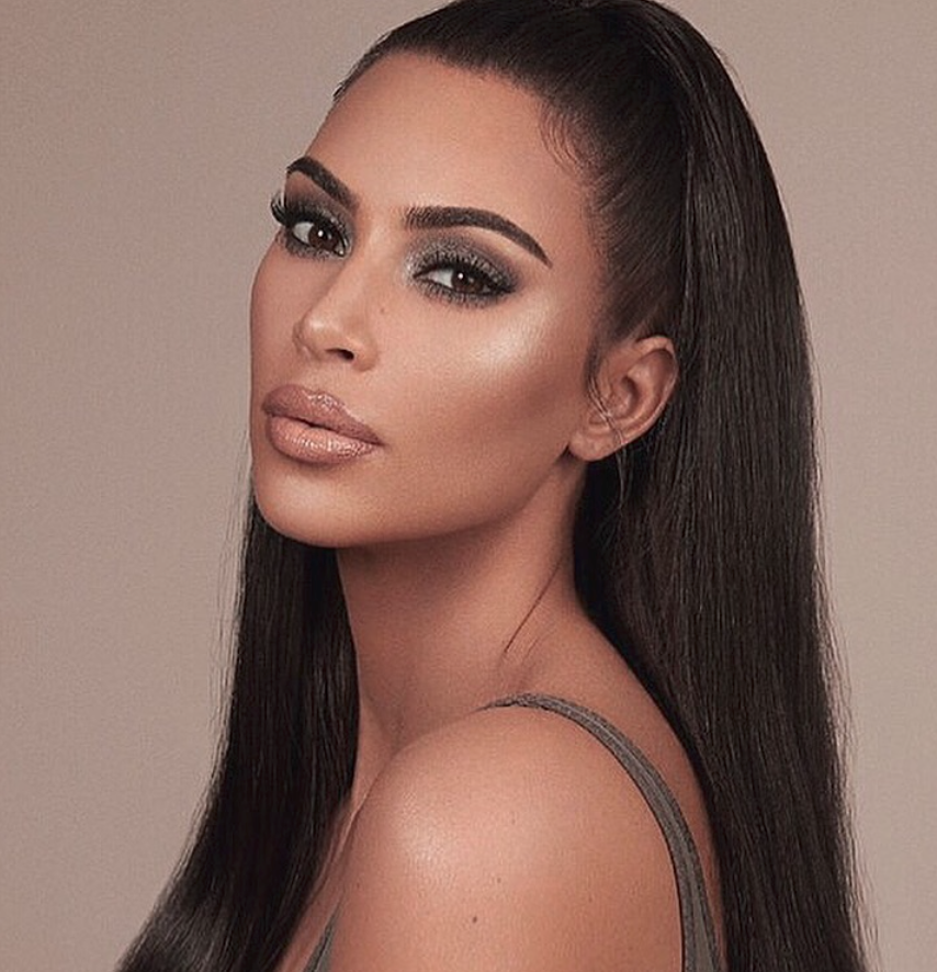 Kim Kardashian Berbagi Tips Atasi Mata Panda