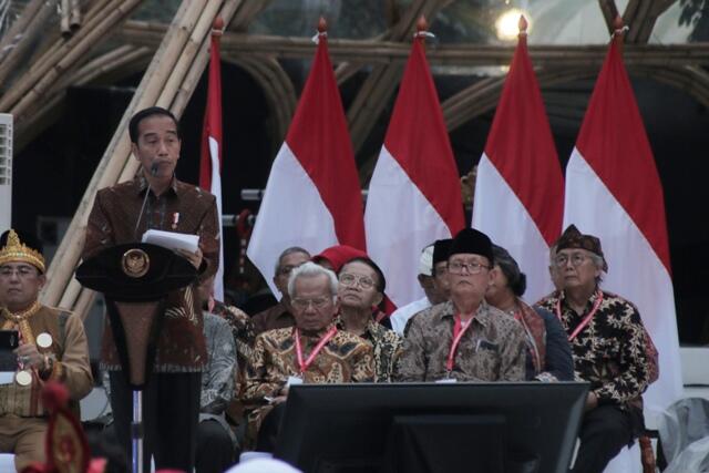 Jokowi Minta Masyarakat Tak Meninggalkan Budaya Indonesia