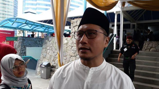 Dukung Aksi 812 di Malaysia, Arie Untung Disindir Habis Ernest Prakasa