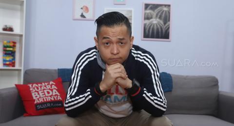 Dukung Aksi 812 di Malaysia, Arie Untung Disindir Habis Ernest Prakasa