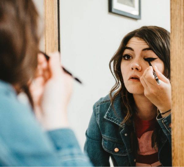 Cara Menggunakan Eyeliner yang Tepat