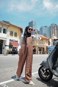 Tampilan Cantik Hijab Overall Bikin Kamu Makin Stylish Sis!