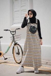Tampilan Cantik Hijab Overall Bikin Kamu Makin Stylish Sis!