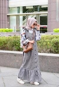 Tampilan Cantik Hijab Overall Bikin Kamu Makin Stylish Sis!
