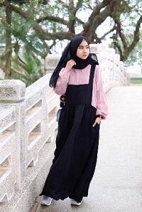 Tampilan Cantik Hijab Overall Bikin Kamu Makin Stylish Sis!