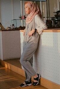 Tampilan Cantik Hijab Overall Bikin Kamu Makin Stylish Sis!