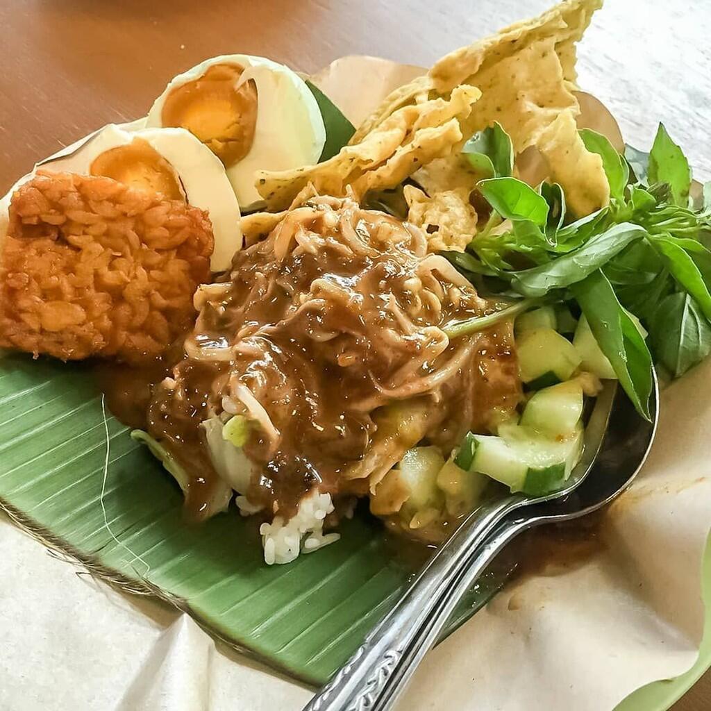 Seger Mantep! Sego Pecel Khas Solo, Kediri hingga Madiun