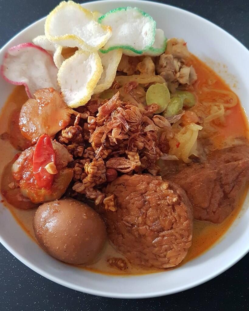 Yang Mantap Berkuah Gurih, Lontong Sayur Khas Medan hingga Betawi